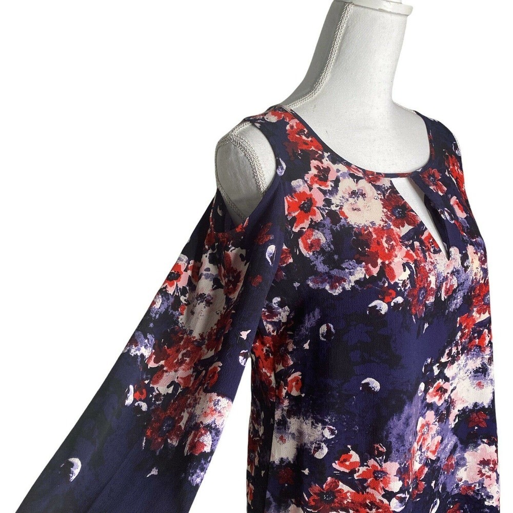 ROSE & OLIVE Floral Cold Shoulder Top Sz Medium Blue Red Pink - Picture 2 of 8